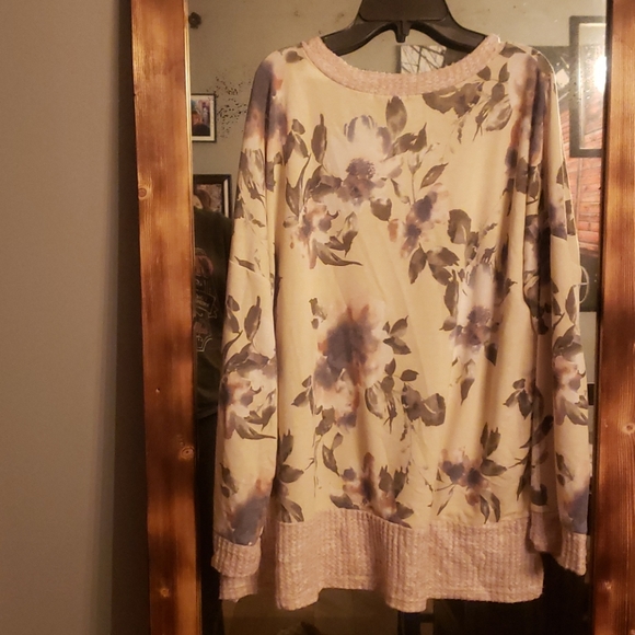 Sweater - Picture 3 of 3